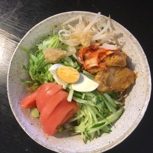 キムチとキュウリモリモリ！盛岡冷麺